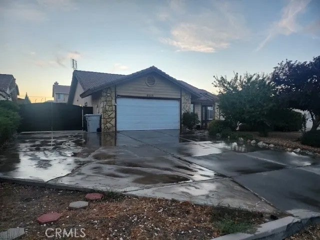8558 Valley View — photo