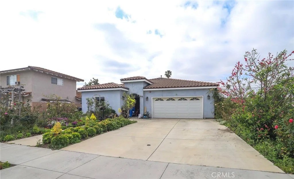 11239 Bowles Avenue — photo