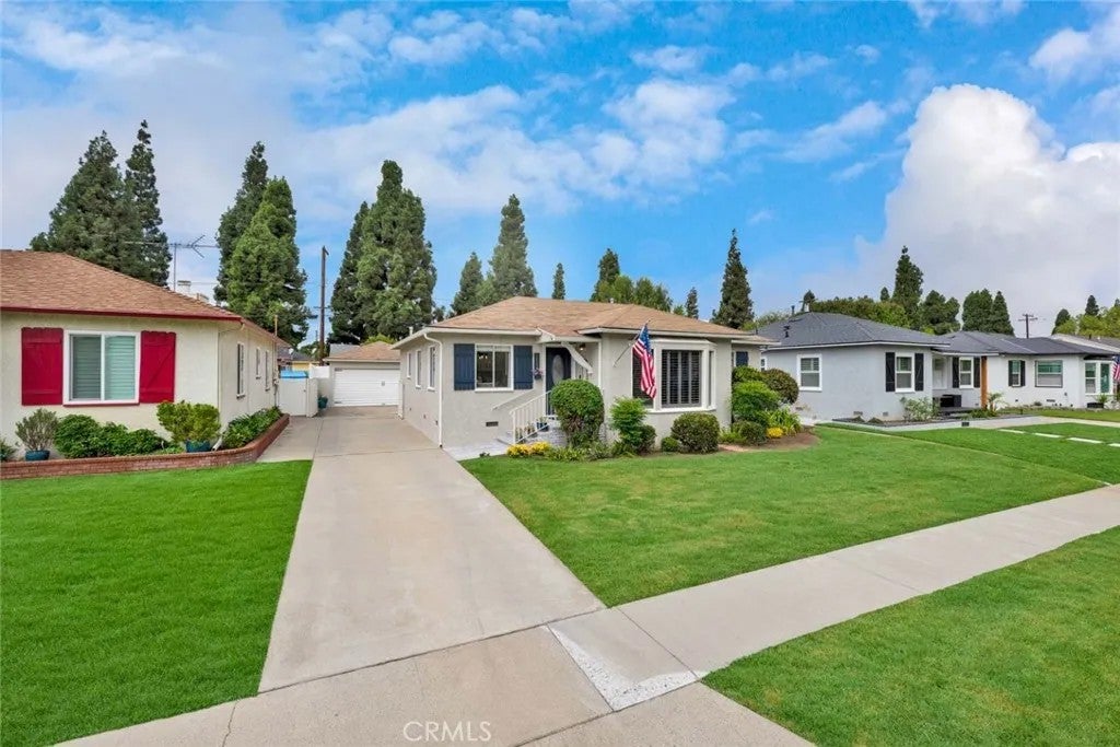 5423 Dunrobin Avenue — photo