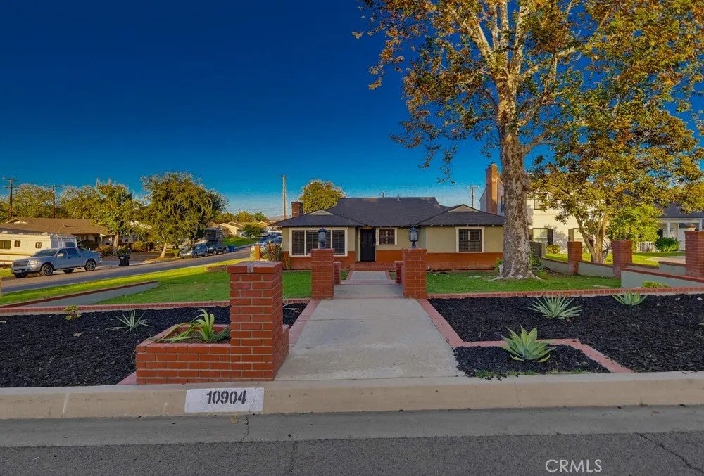 10904 La Mirada Boulevard — photo