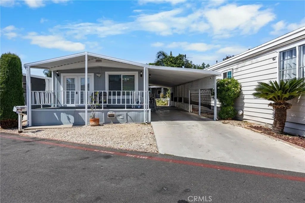 122 S Portola — photo