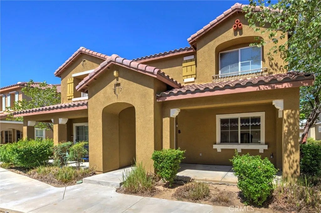 25860 Iris Avenue B — photo