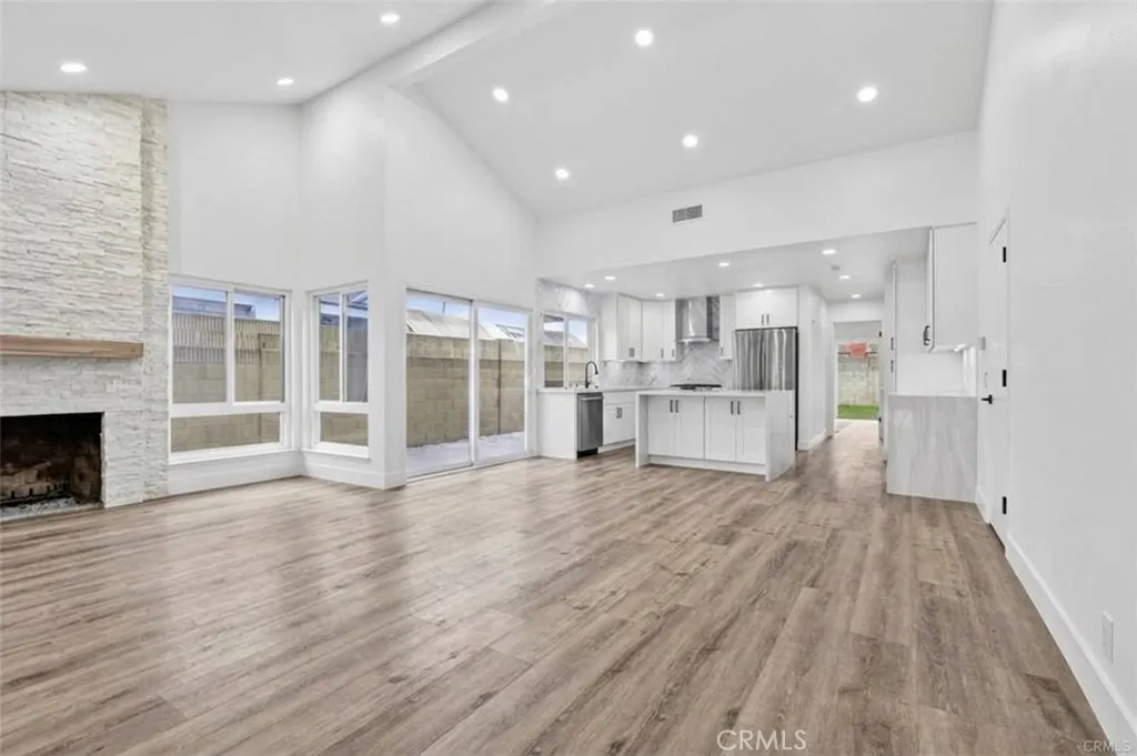 12314 Carnaby — photo