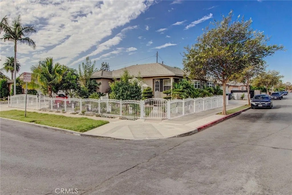 1402 S Poplar Street — photo