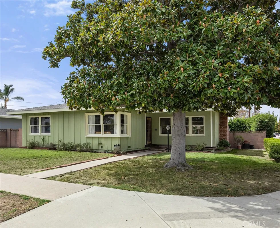 837 S Reseda Street — photo