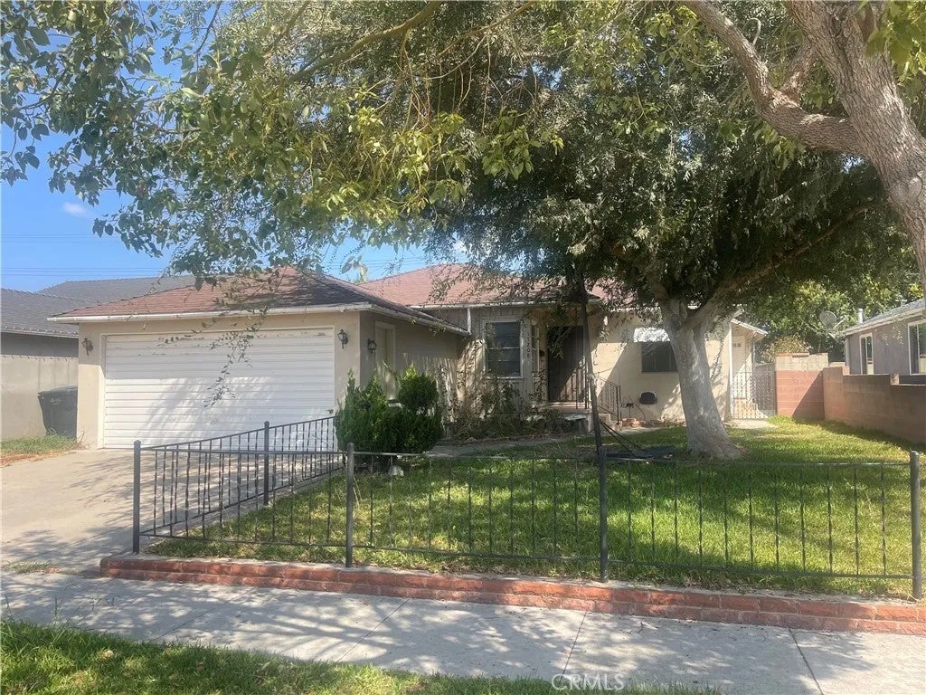 15208 Caulfield — photo