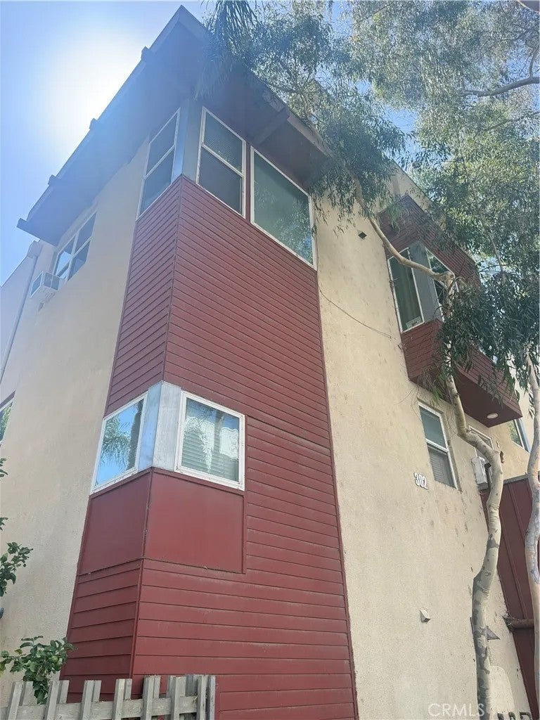 302 E 19th 3 — photo