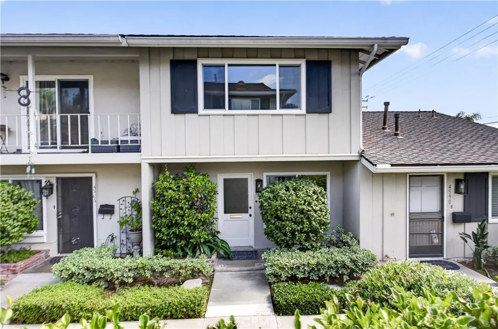 4588 Jamestown — photo