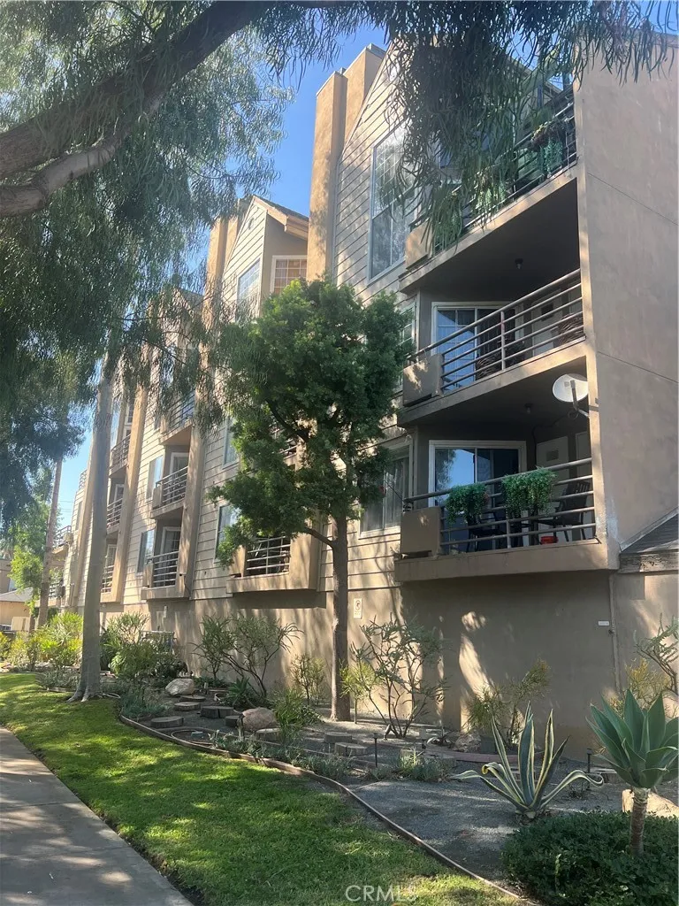 707 W 4th Unit 7 — photo