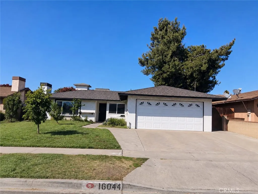16044 Hawthorne — photo