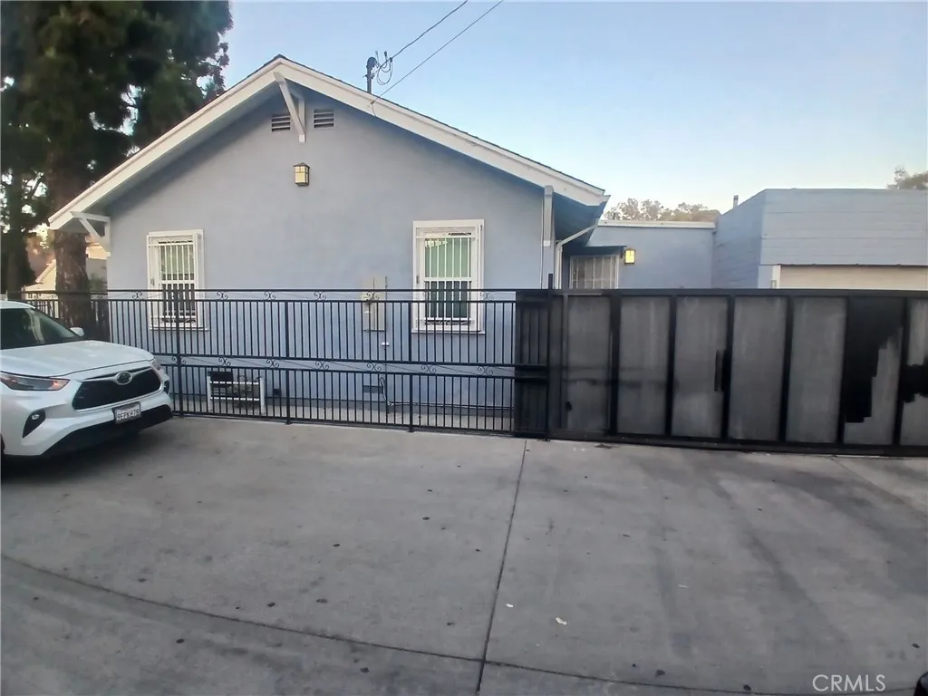 112 E Pine Street, Santa Ana, CA 92701 — photo 2