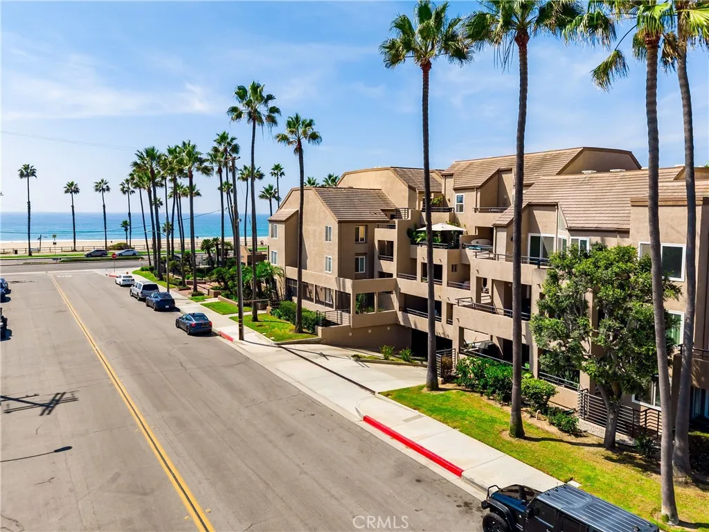 1200 Pacific Coast Unit 106 — photo