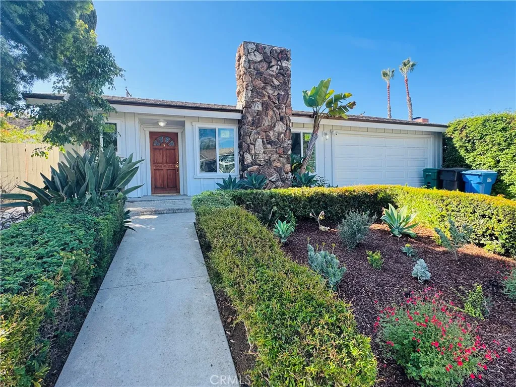 5140 E Los Flores — photo