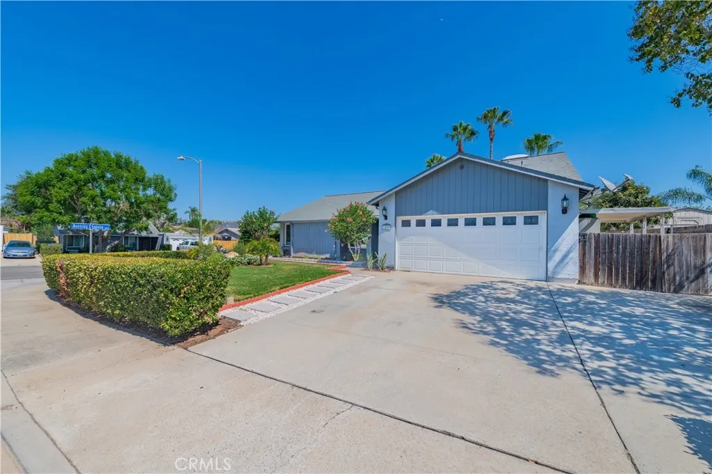 1250 Calle Colnett — photo