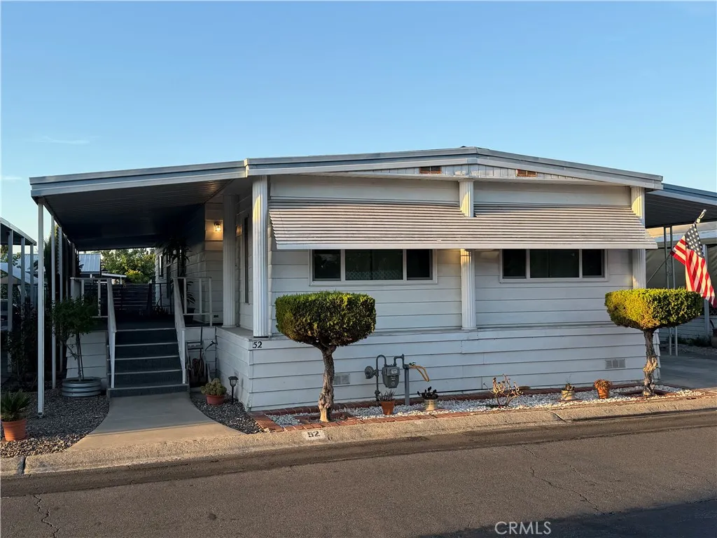 320 N Park Vista Unit 52 — photo