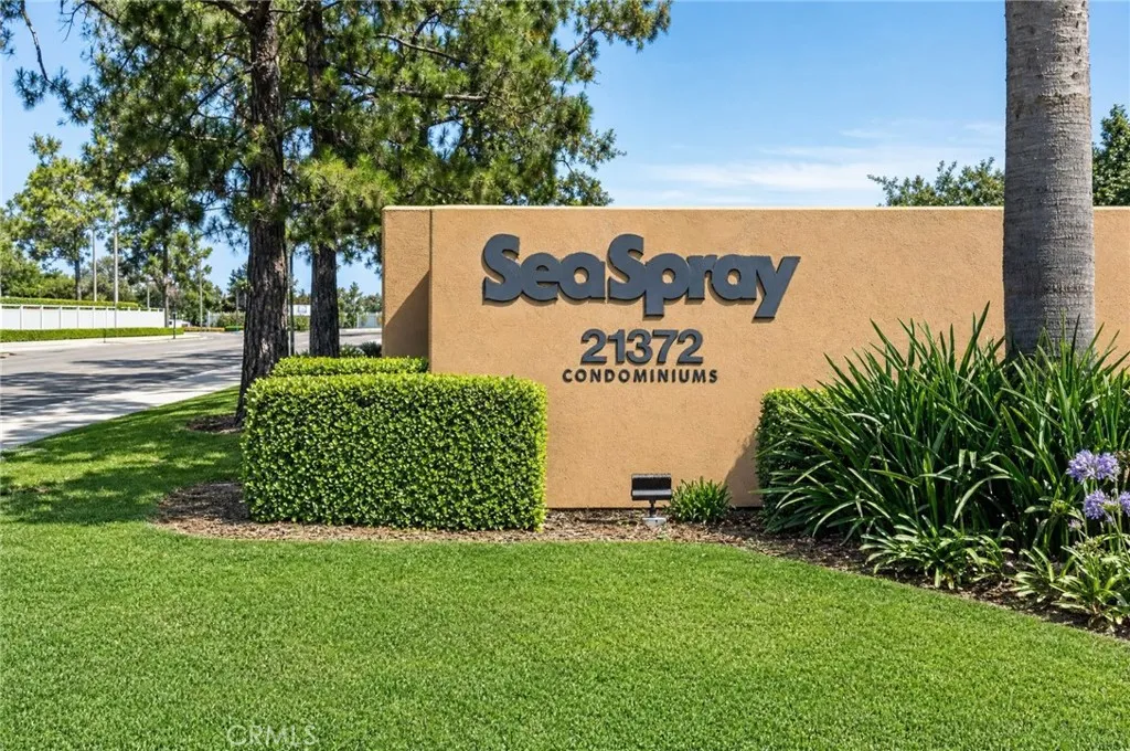 21372 Brookhurst Unit 425 — photo
