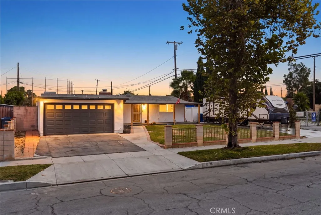 13718 Norbeck — photo