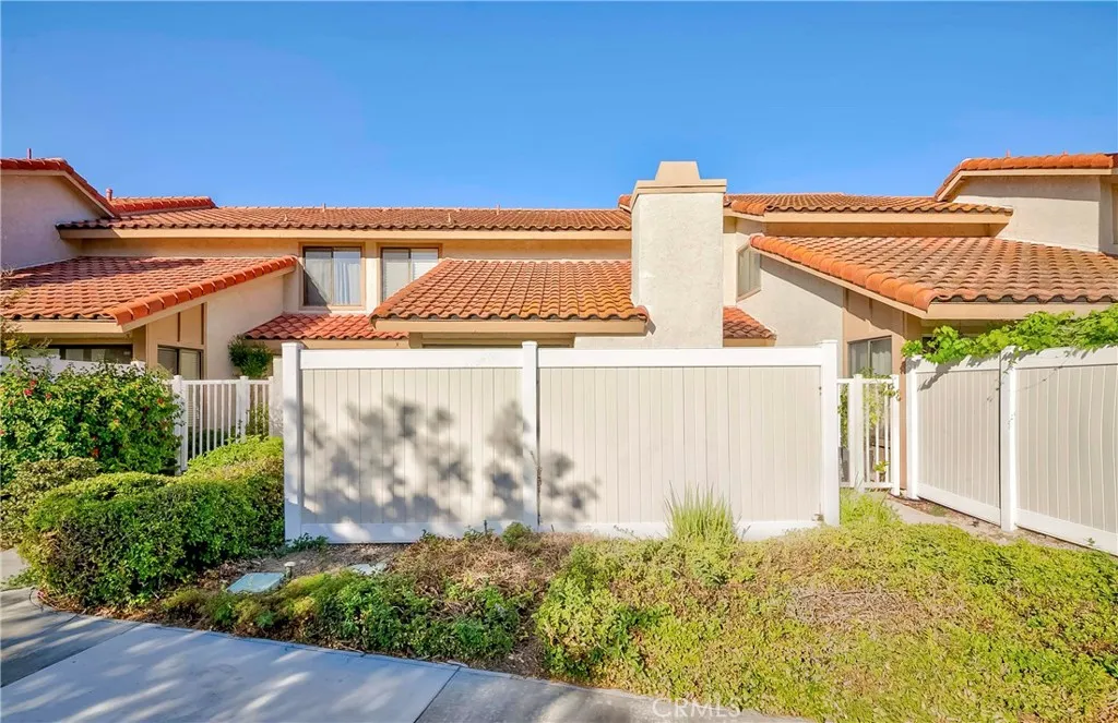 23025 Paseo De Terrado Unit 3 — photo