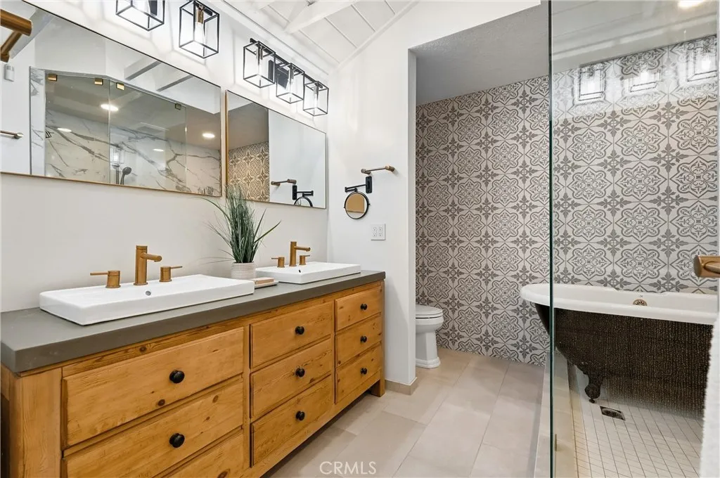 17515 Via Lindo — photo