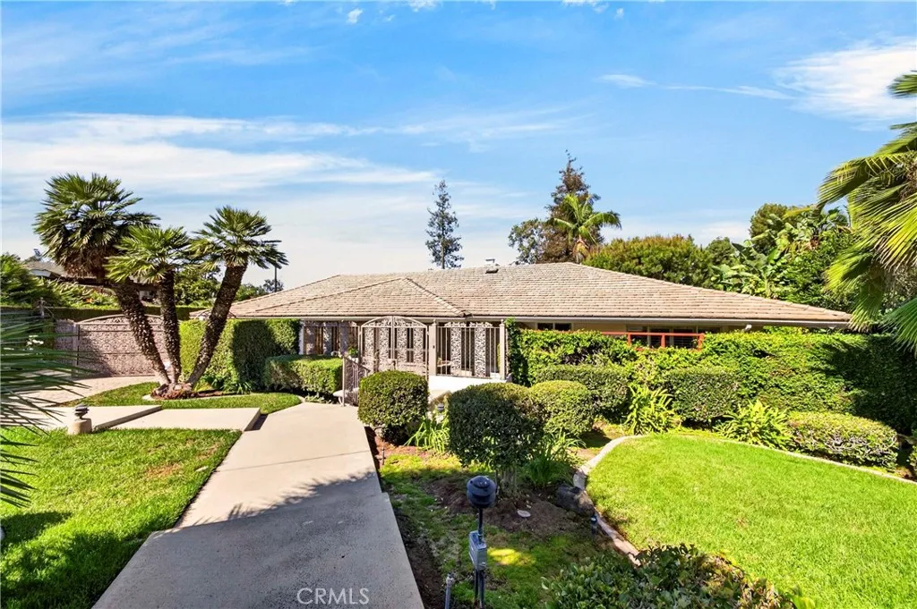 619 Lakeside — photo
