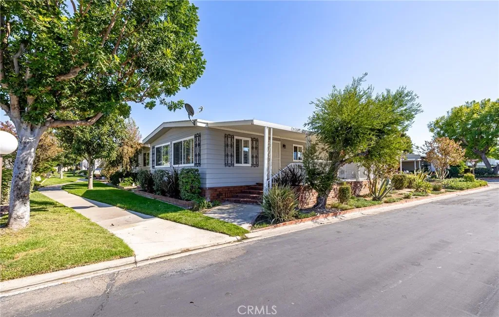 16757 Lake Terrace — photo