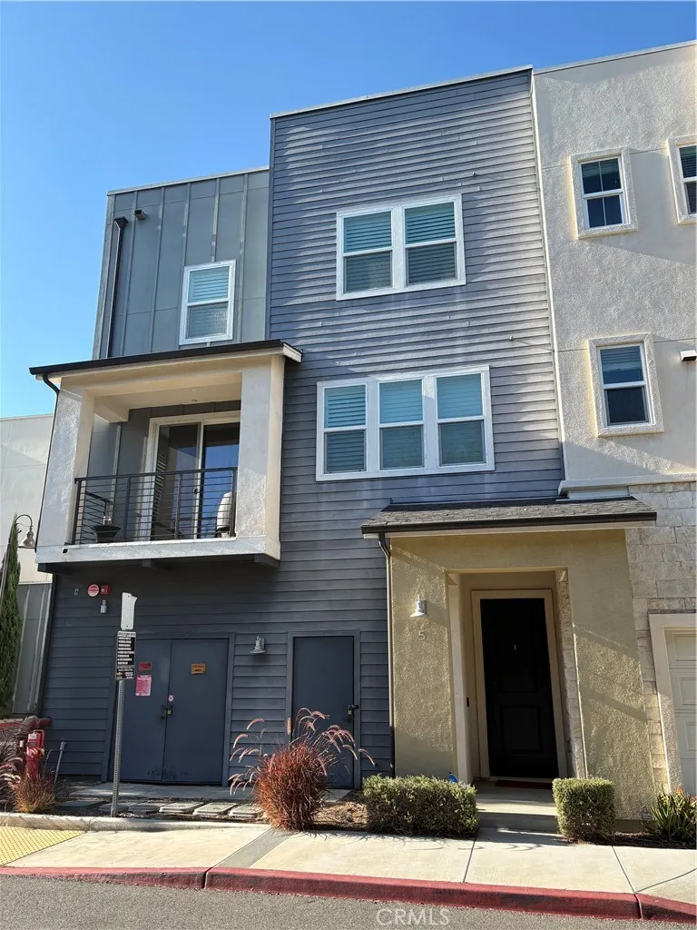 1422 N Harbor Unit 5 — photo