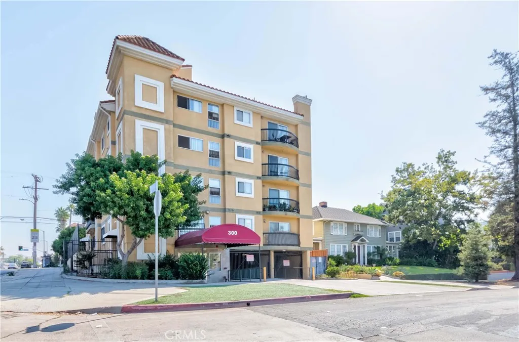 300 S Westmoreland Unit 303 — photo