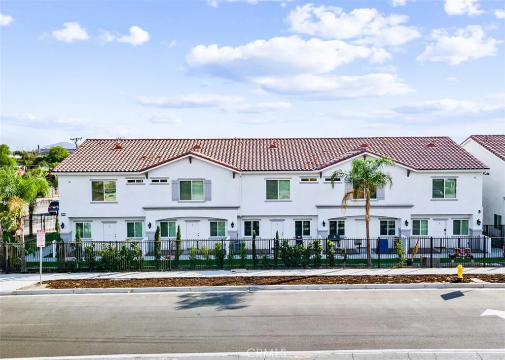 13665 Arrow Boulevard Unit 8 — photo