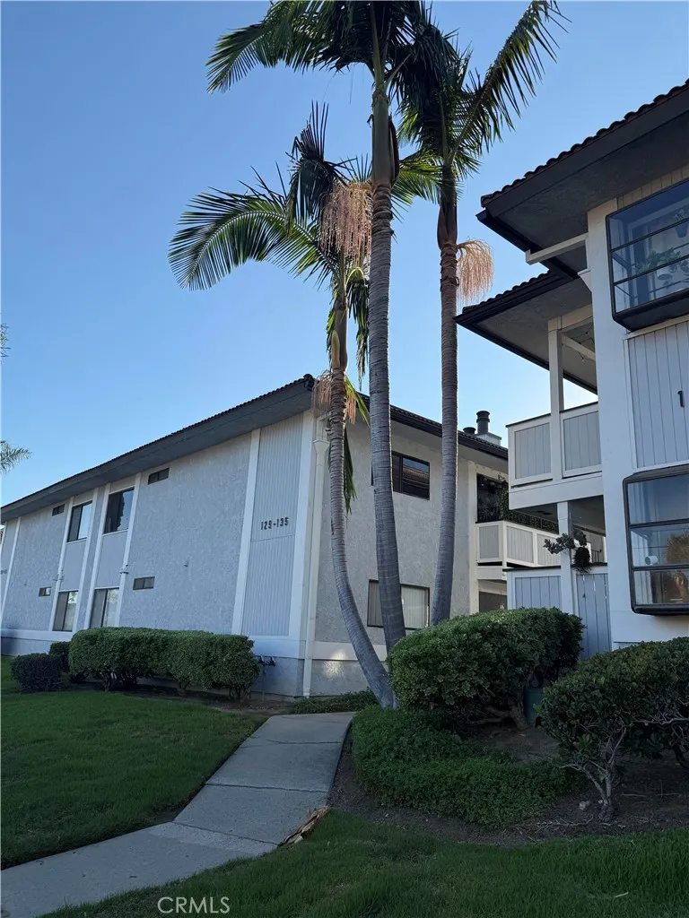135 S Poplar Unit 30 — photo