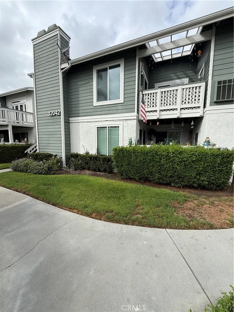 12042 Sylvan Unit 6 — photo