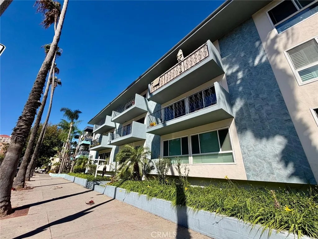 1139 E Ocean Boulevard Unit 108 — photo