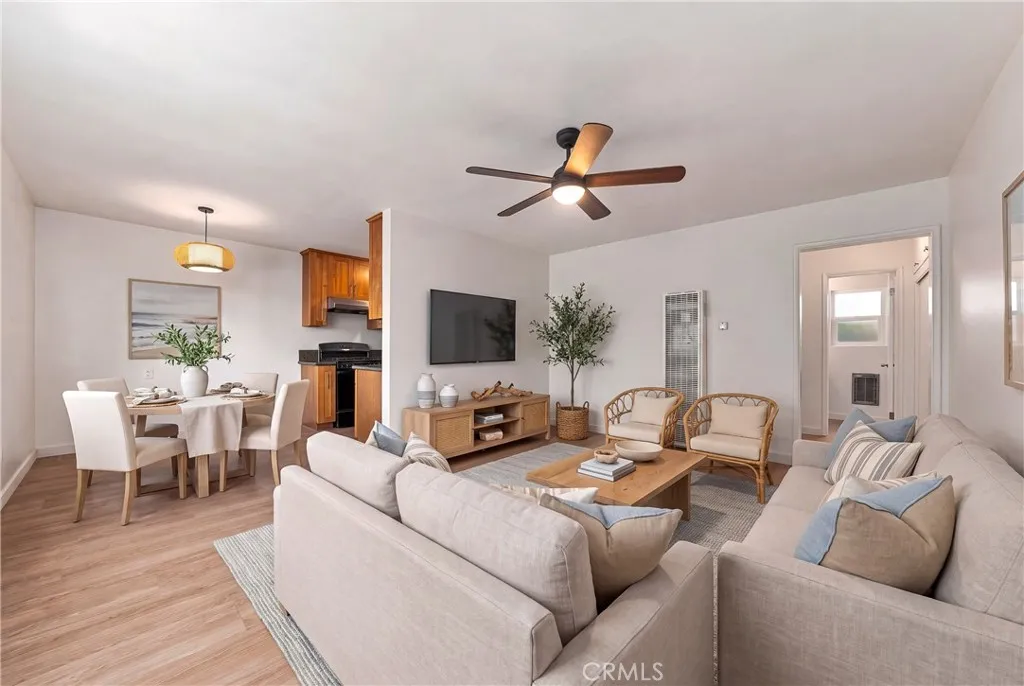 930 E 1st Unit 16 — photo