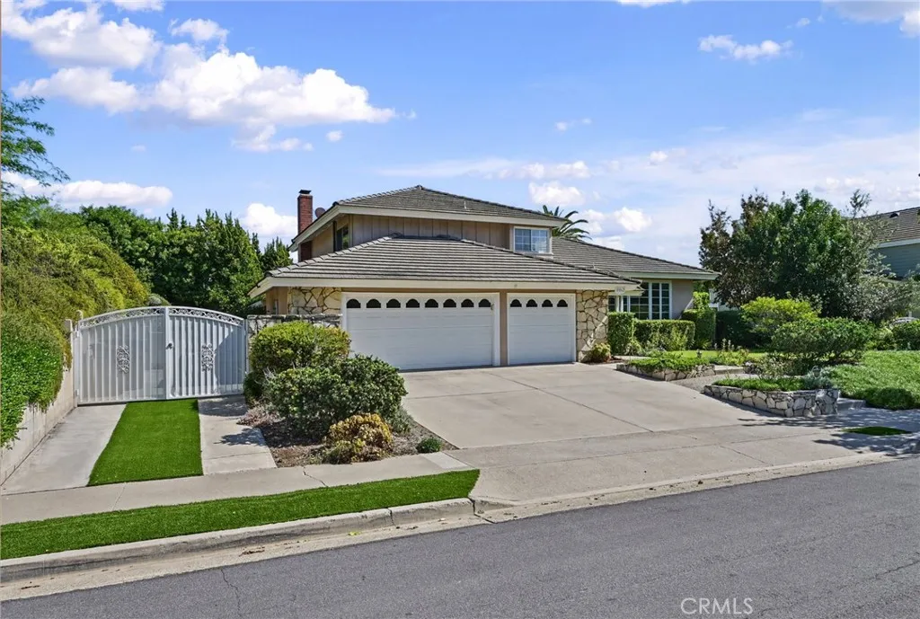 5062 W Knoll Drive — photo