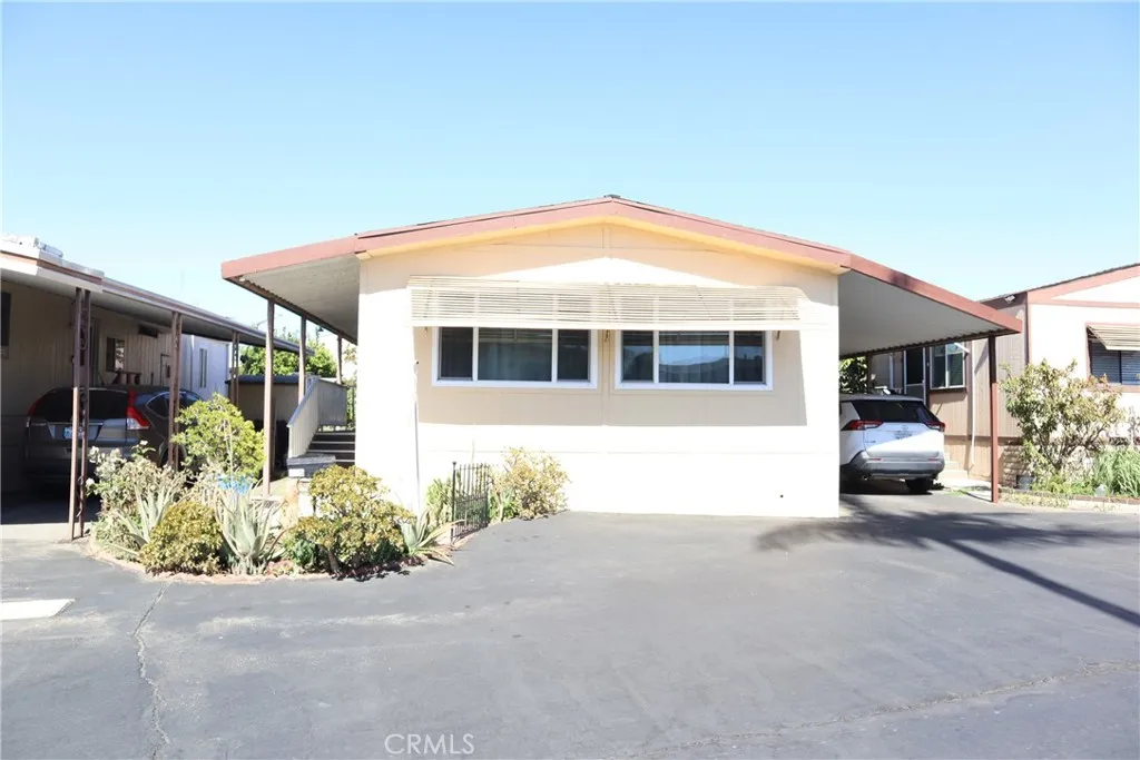 8111 Stanford Unit 125 — photo