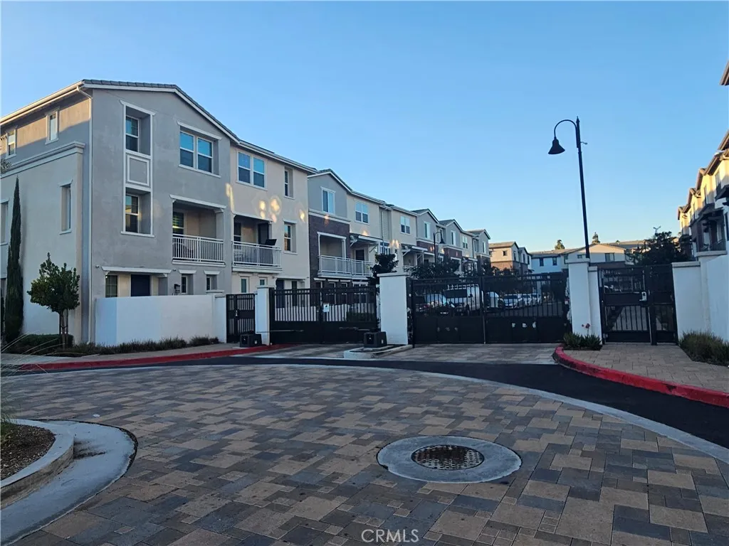 6996 Crimson — photo