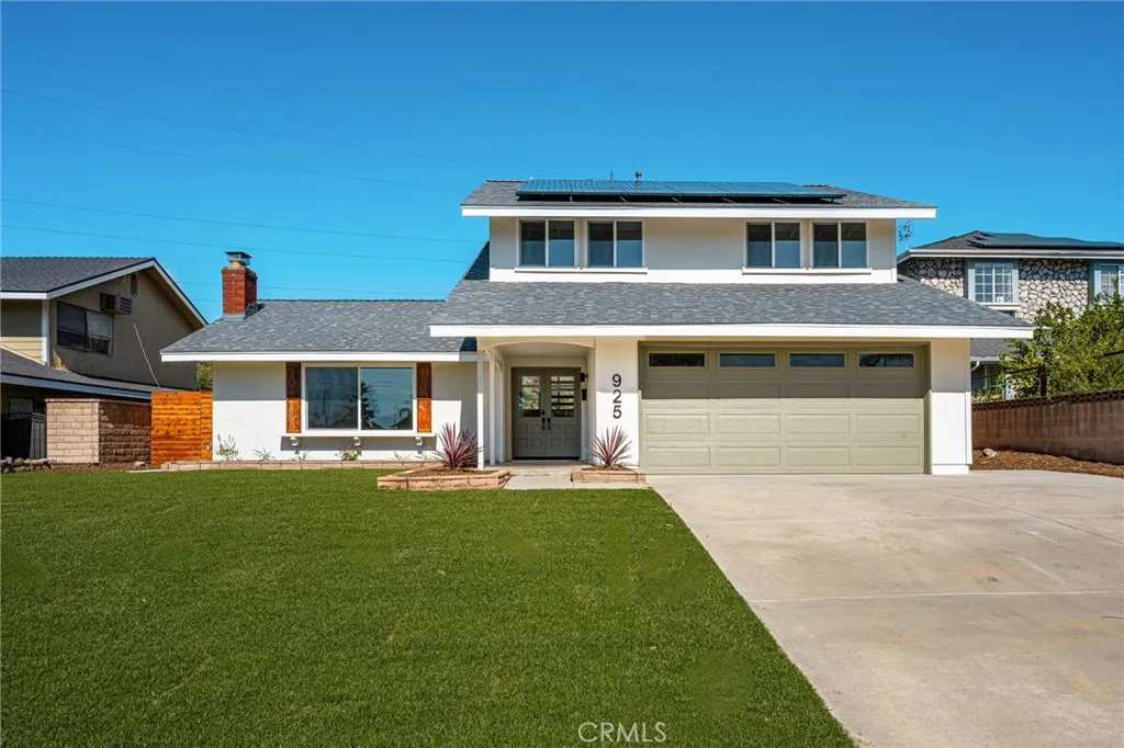 925 Eastglen — photo