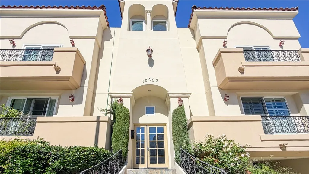 10623 Moorpark — photo