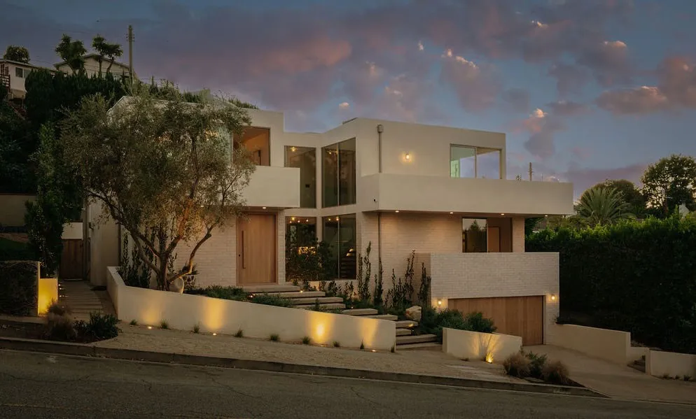 3253 Inglewood — photo