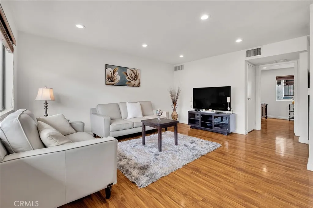 610 E Harvard Road Unit 2 — photo