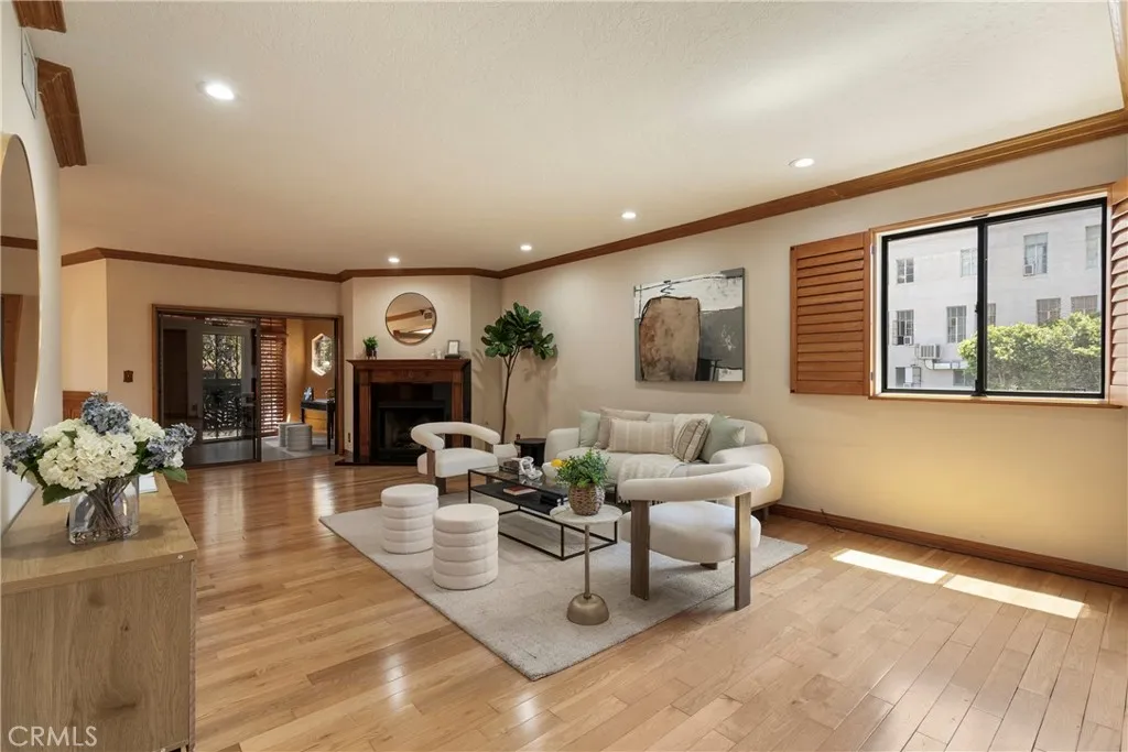 4444 Wilshire Boulevard Unit 102 — photo
