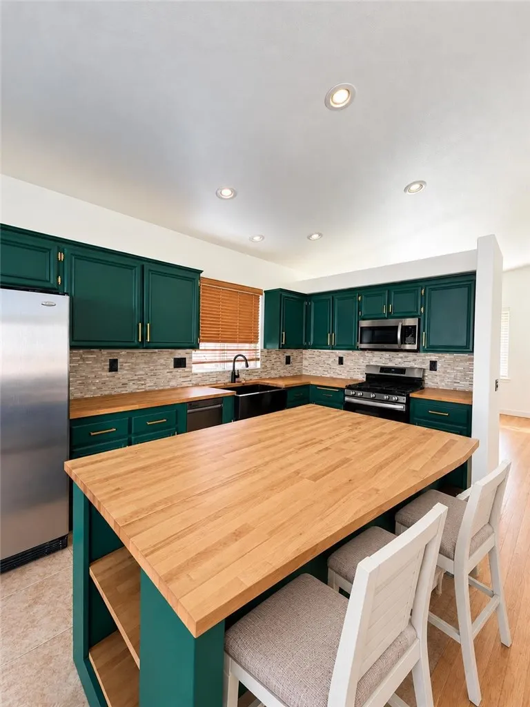 22686 Hannah Court — photo
