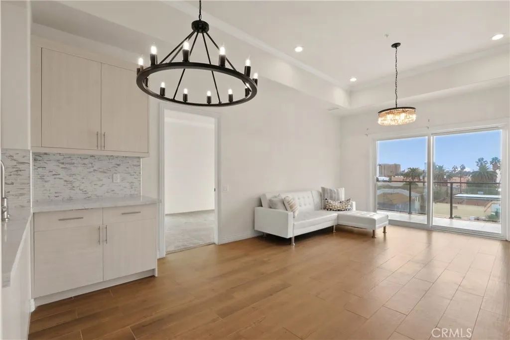 1598 Long Beach Boulevard Unit 409 — photo