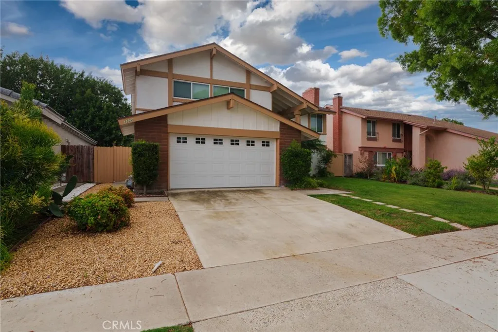 3832 Hamilton — photo