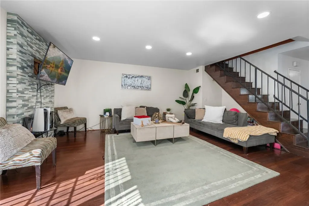 2526 E Van Buren, Carson, CA 90810 — photo 2