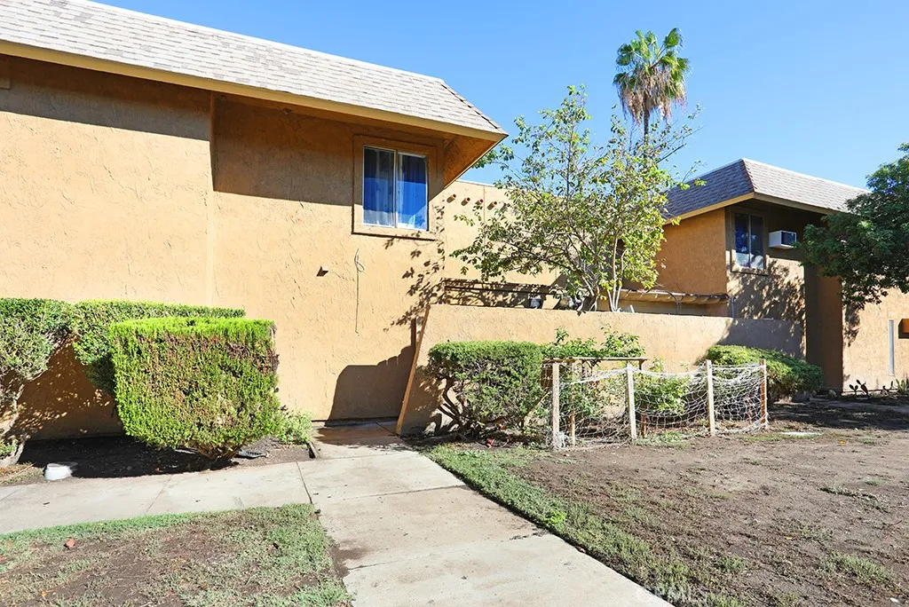 1272 E Mcfadden — photo