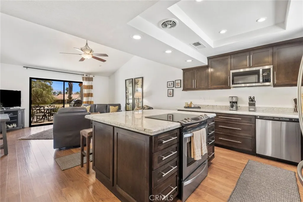 40514 Bay Hill Way — photo