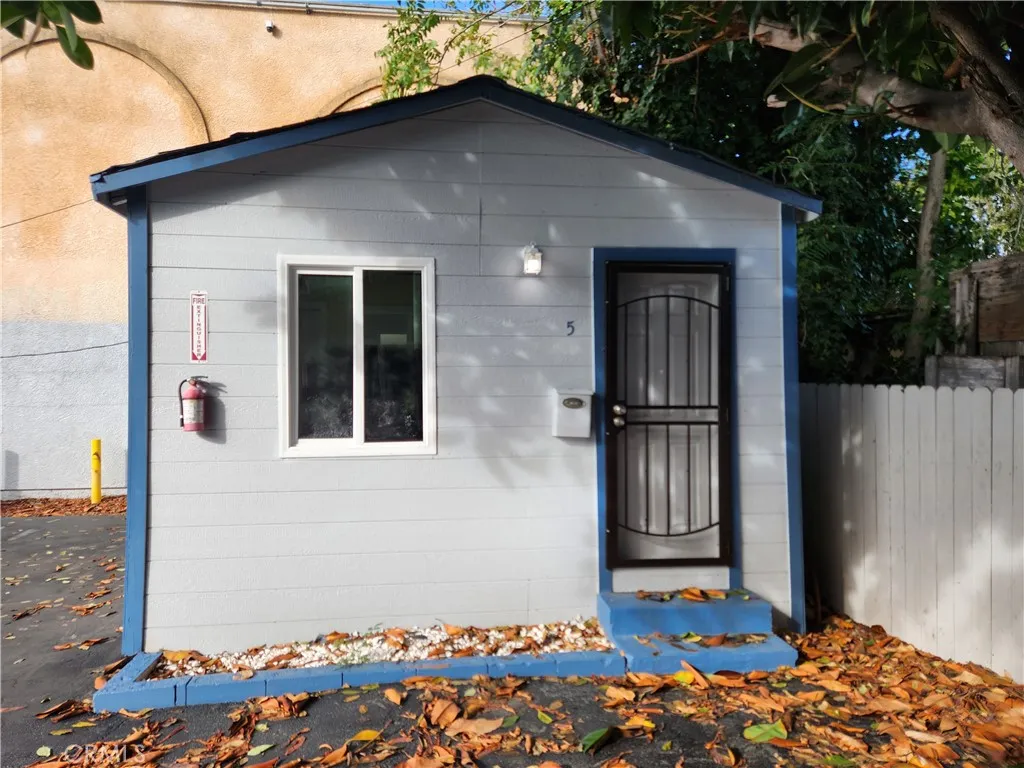 3713 W Imperial Unit 5 — photo