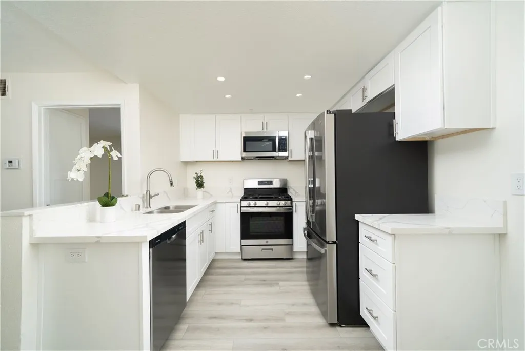 1501 N Brea Boulevard Unit 212 — photo