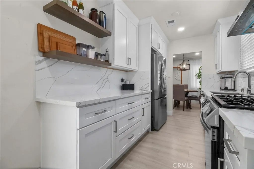200 E Barclay Street — photo