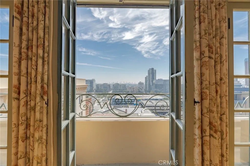 315 W 3rd Street 410 — photo